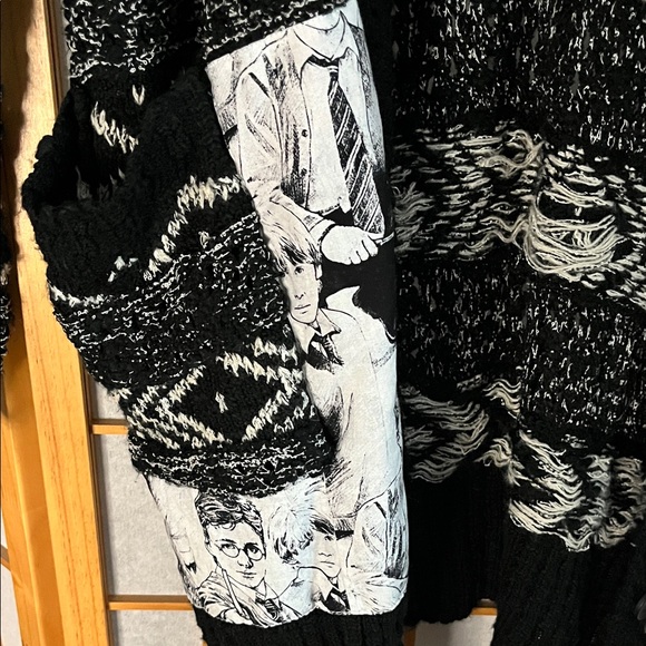 Catch One Black and White Patterned Cardigan - Picture 3 of 5